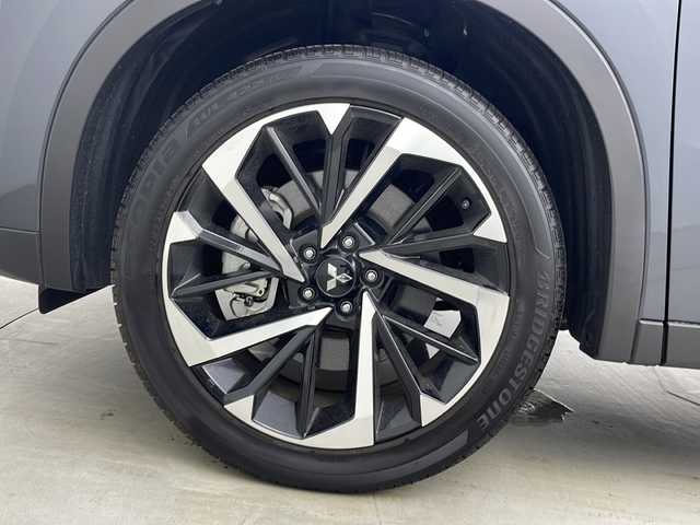 三菱 アウトランダー ＰＨＥＶ G 埼玉県 2024(令6)年 0.2万km グレー 純正ナビ/マルチアラウンドモニター/レーダークルーズコントロール/衝突被害軽減ブレーキシステム/フルセグTV/シートヒーター/ハーフレザーシート/純正20インチアルミホイール/プッシュスタート/電動格納ミラー