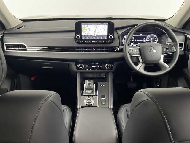 三菱 アウトランダー ＰＨＥＶ G 埼玉県 2024(令6)年 0.2万km グレー 純正ナビ/マルチアラウンドモニター/レーダークルーズコントロール/衝突被害軽減ブレーキシステム/フルセグTV/シートヒーター/ハーフレザーシート/純正20インチアルミホイール/プッシュスタート/電動格納ミラー