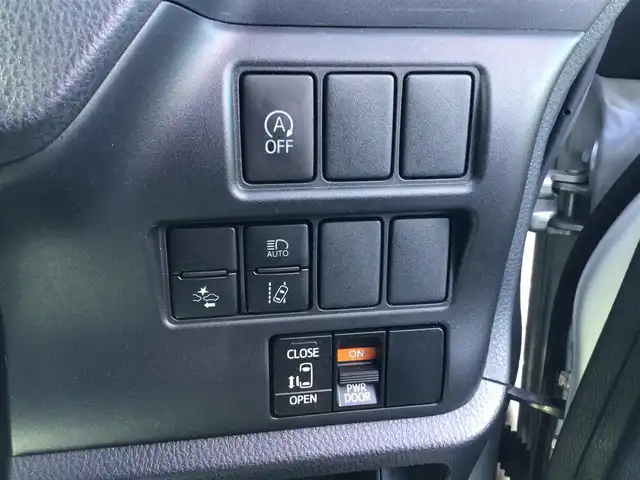 トヨタ ノア X 福井県 2018(平30)年 13.8万km シルバーM 4WD/純正ナビ　NSCD-W66/トヨタセーフティセンス/LEDヘッドライト/パワースライドドア/クルーズコントロール/8人乗り/バックカメラ/前後ドラレコ/ダブルエアコン/ステアリングスイッチ/オートマチックハイビーム/車線逸脱警報装置/アイドリングストップ/電格ミラー/ワンセグ・Bluetooth・CD