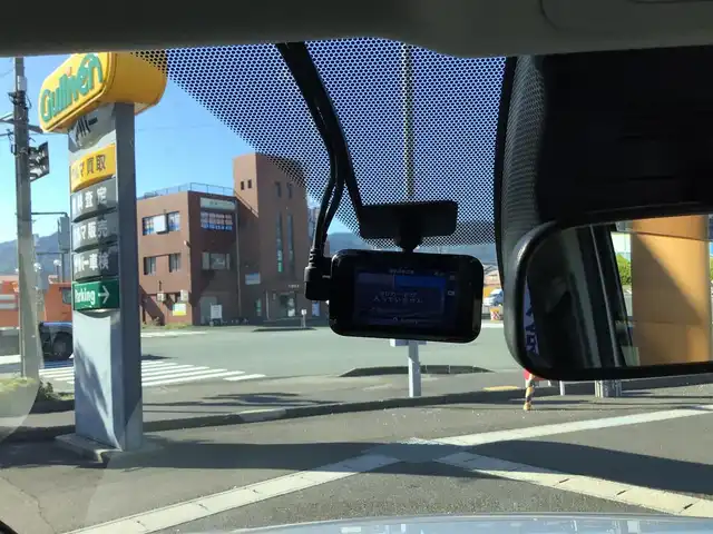 トヨタ ノア X 福井県 2018(平30)年 13.8万km シルバーM 4WD/純正ナビ　NSCD-W66/トヨタセーフティセンス/LEDヘッドライト/パワースライドドア/クルーズコントロール/8人乗り/バックカメラ/前後ドラレコ/ダブルエアコン/ステアリングスイッチ/オートマチックハイビーム/車線逸脱警報装置/アイドリングストップ/電格ミラー/ワンセグ・Bluetooth・CD