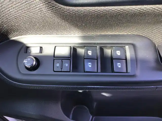 トヨタ ノア X 福井県 2018(平30)年 13.8万km シルバーM 4WD/純正ナビ　NSCD-W66/トヨタセーフティセンス/LEDヘッドライト/パワースライドドア/クルーズコントロール/8人乗り/バックカメラ/前後ドラレコ/ダブルエアコン/ステアリングスイッチ/オートマチックハイビーム/車線逸脱警報装置/アイドリングストップ/電格ミラー/ワンセグ・Bluetooth・CD