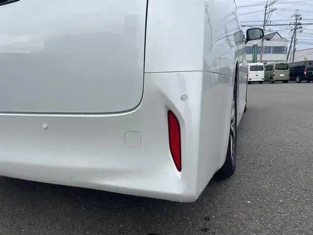 トヨタ アルファード Z 山形県 2024(令6)年 0.9万km プラチナホワイトパールマイカ ワンオーナー/寒冷地仕様車/トヨタセーフティセンス/左右独立ムーンルーフ/純正14インチコネクティッドナビ/フルセグTV/全方位カメラ/両側パワースライドドア/パーキングアシスト/黒革シート/シートヒーター、エアシート/前席二列目パワーシート/デジタルインナーミラー/ステアリングスイッチ/レーダークルーズコントロール/ETC2.0/プロジェクションカーテシイルミ/スカッフイルミネーション/オートホールド/横滑り防止装置/パワーバッグドア/BSM/純正アルミホイール/LEDライト/フォグランプ/ウィンカーミラー/保証書、取説あり/スペアキーあり
