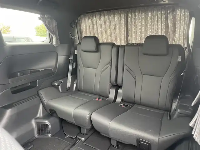 トヨタ アルファード Z 山形県 2024(令6)年 0.9万km プラチナホワイトパールマイカ ワンオーナー/寒冷地仕様車/トヨタセーフティセンス/左右独立ムーンルーフ/純正14インチコネクティッドナビ/フルセグTV/全方位カメラ/両側パワースライドドア/パーキングアシスト/黒革シート/シートヒーター、エアシート/前席二列目パワーシート/デジタルインナーミラー/ステアリングスイッチ/レーダークルーズコントロール/ETC2.0/プロジェクションカーテシイルミ/スカッフイルミネーション/オートホールド/横滑り防止装置/パワーバッグドア/BSM/純正アルミホイール/LEDライト/フォグランプ/ウィンカーミラー/保証書、取説あり/スペアキーあり
