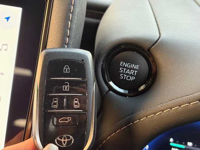 トヨタ アルファード Z 大阪府 2024(令6)年 1.8万km ブラック ナビ　/フルセグ　/Ｂｌｕｅｔｏｏｔｈ　/全方位カメラ　/ガラスルーフ　/１３．２型フリップダウンモニター　/デジタルインナーミラー　/ブラインドスポットモニター　/両側パワースライドドア/パワーバックドア/レザーシート　/シートヒータ　/エアーシート　/ＥＴＣ/純正マット/純正バイザー