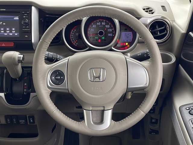 ホンダ Ｎ ＢＯＸ スラッシュ G・L ノヴァカントリースタイル 秋田県 2019(平31)年 1.2万km アッシュグリーンメタリック ４WD/ディスプレイオーディオ/Bluetooth/CD/ワンセグ/ビルトインETC/前席シートヒーター/ステアリングヒーター/電動パワーステアリングシステム/純正フロアマット/オートライト/純正スチールホイル/盗難防止装置/ハロゲンヘッドライト/スマートキー/スペアキー