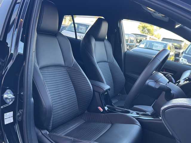 トヨタ カローラツーリング ハイブリッド ダブルバイビー 大阪府 2024(令6)年 1.9万km アティチュードブラックマイカ １オーナー　１０．５型ディスプレイオーディオ　フルセグ　Ｂｌｕｅｔｏｏｔｈ　バックカメラ　プリクラッシュセーフティー　モデリスタ　ハーフレザー　シートヒーター　ステアリングヒーター　レーダークルコン　ＢＳＭ　ＥＴＣ２．０　ウィンカーミラー　プッシュスタート　オートホールド　LEDヘッドライト　スペアキー1　モデリスタドアハンドルプロテクター　モデリスタスカッフプレート　純正ホイール　純正オーディオ　オールシーズンタイヤ