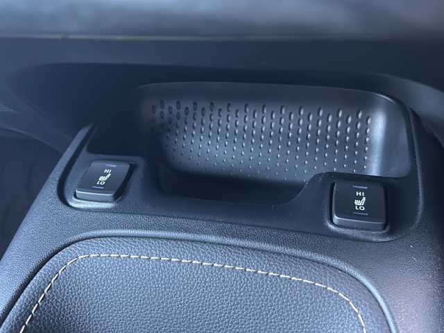 トヨタ カローラツーリング ハイブリッド ダブルバイビー 大阪府 2024(令6)年 1.9万km アティチュードブラックマイカ １オーナー　１０．５型ディスプレイオーディオ　フルセグ　Ｂｌｕｅｔｏｏｔｈ　バックカメラ　プリクラッシュセーフティー　モデリスタ　ハーフレザー　シートヒーター　ステアリングヒーター　レーダークルコン　ＢＳＭ　ＥＴＣ２．０　ウィンカーミラー　プッシュスタート　オートホールド　LEDヘッドライト　スペアキー1　モデリスタドアハンドルプロテクター　モデリスタスカッフプレート　純正ホイール　純正オーディオ　オールシーズンタイヤ