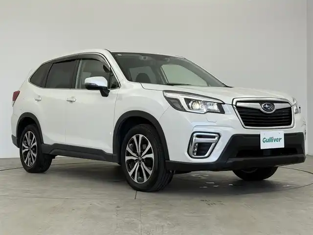 スバル フォレスター プレミアム 愛知県 2018(平30)年 5.4万km クリスタルホワイトP アイサイト/レーダークルーズコントロール/純正SDナビ/・Bluetooth/・フルセグTV/・CD/DVD/パワーバックドア/バックカメラ/サイドカメラ/BSM/デジタルインナーミラー/電動パーキングアシスト/ステアリングヒーター/革巻きステアリング/パドルシフト/ビルトインETC/シートヒーター（D/N)/レザーシート（D/N）/パワーシート（D/N）