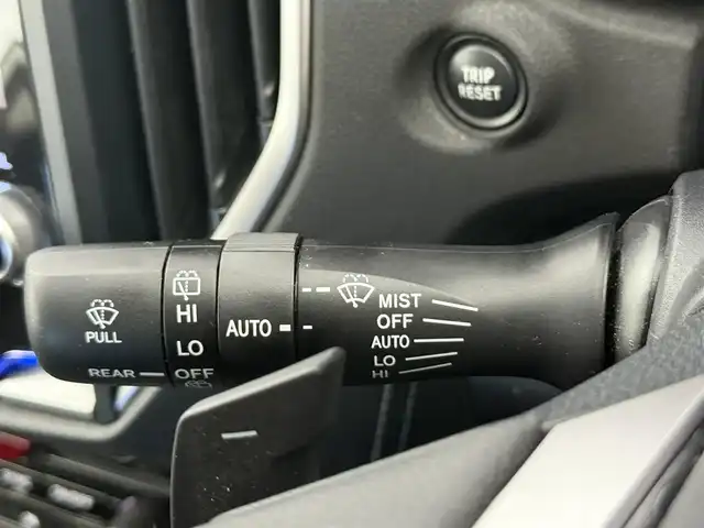 スバル フォレスター プレミアム 愛知県 2018(平30)年 5.4万km クリスタルホワイトP アイサイト/レーダークルーズコントロール/純正SDナビ/・Bluetooth/・フルセグTV/・CD/DVD/パワーバックドア/バックカメラ/サイドカメラ/BSM/デジタルインナーミラー/電動パーキングアシスト/ステアリングヒーター/革巻きステアリング/パドルシフト/ビルトインETC/シートヒーター（D/N)/レザーシート（D/N）/パワーシート（D/N）