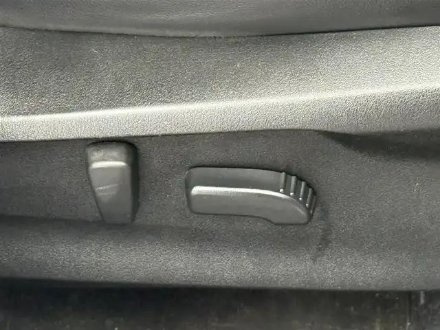 スバル フォレスター プレミアム 愛知県 2018(平30)年 5.4万km クリスタルホワイトP アイサイト/レーダークルーズコントロール/純正SDナビ/・Bluetooth/・フルセグTV/・CD/DVD/パワーバックドア/バックカメラ/サイドカメラ/BSM/デジタルインナーミラー/電動パーキングアシスト/ステアリングヒーター/革巻きステアリング/パドルシフト/ビルトインETC/シートヒーター（D/N)/レザーシート（D/N）/パワーシート（D/N）