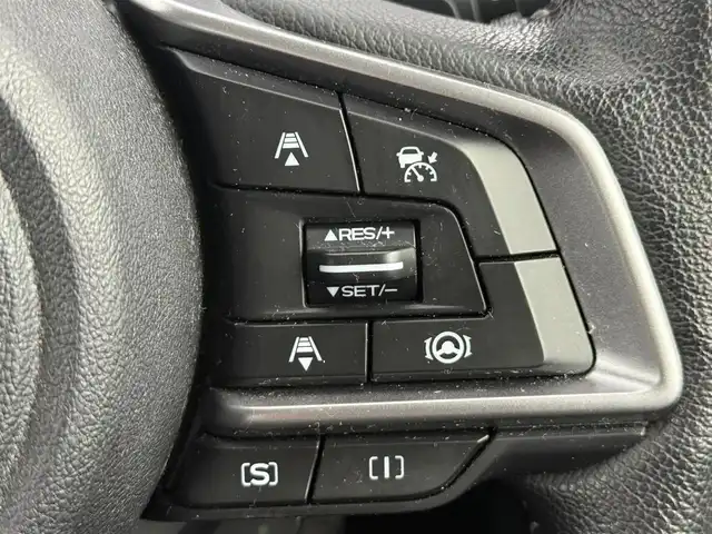 スバル フォレスター プレミアム 愛知県 2018(平30)年 5.4万km クリスタルホワイトP アイサイト/レーダークルーズコントロール/純正SDナビ/・Bluetooth/・フルセグTV/・CD/DVD/パワーバックドア/バックカメラ/サイドカメラ/BSM/デジタルインナーミラー/電動パーキングアシスト/ステアリングヒーター/革巻きステアリング/パドルシフト/ビルトインETC/シートヒーター（D/N)/レザーシート（D/N）/パワーシート（D/N）