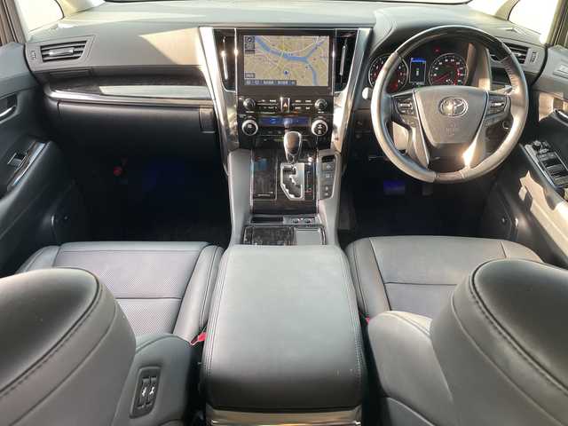 トヨタ アルファード S Cパッケージ 岐阜県 2023(令5)年 4万km ホワイトパールクリスタルシャイン 登録時走行距離40102ｋｍ/ＪＢＬサウンド/ダブルサンルーフ/後席モニター（フリップダウンモニター）/両側パワースライドドア/デジタルインナーミラー/ＬＥＤルームランプ/全方位カメラ（アラウンドビューモニター）/ブラインドスポットモニター/コーナーセンサー前後/電動リアゲート/純正９インチナビ/レーンキープアシスト/ドライブレコーダー/100ｖ電源/ステアリングヒーター/純正フロアマット/純正アルミホイール/前席＋二列目パワーシート/前席シートヒーター/前席エアシート/ビルトインETC/パーキングアシスト/後席サンシェード/ドアバイザー/HDMI/電動リアゲート/フルセグテレビ/オートマチックハイビーム