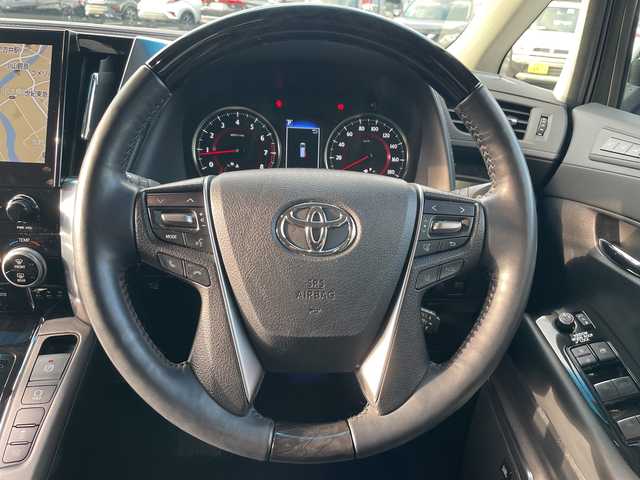 トヨタ アルファード S Cパッケージ 岐阜県 2023(令5)年 4万km ホワイトパールクリスタルシャイン 登録時走行距離40102ｋｍ/ＪＢＬサウンド/ダブルサンルーフ/後席モニター（フリップダウンモニター）/両側パワースライドドア/デジタルインナーミラー/ＬＥＤルームランプ/全方位カメラ（アラウンドビューモニター）/ブラインドスポットモニター/コーナーセンサー前後/電動リアゲート/純正９インチナビ/レーンキープアシスト/ドライブレコーダー/100ｖ電源/ステアリングヒーター/純正フロアマット/純正アルミホイール/前席＋二列目パワーシート/前席シートヒーター/前席エアシート/ビルトインETC/パーキングアシスト/後席サンシェード/ドアバイザー/HDMI/電動リアゲート/フルセグテレビ/オートマチックハイビーム