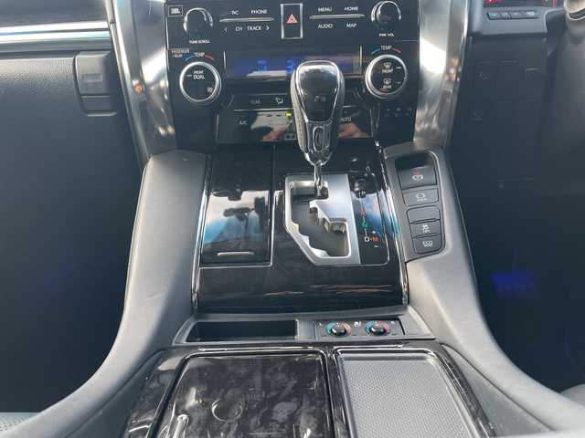 トヨタ アルファード S Cパッケージ 岐阜県 2023(令5)年 4万km ホワイトパールクリスタルシャイン 登録時走行距離40102ｋｍ/ＪＢＬサウンド/ダブルサンルーフ/後席モニター（フリップダウンモニター）/両側パワースライドドア/デジタルインナーミラー/ＬＥＤルームランプ/全方位カメラ（アラウンドビューモニター）/ブラインドスポットモニター/コーナーセンサー前後/電動リアゲート/純正９インチナビ/レーンキープアシスト/ドライブレコーダー/100ｖ電源/ステアリングヒーター/純正フロアマット/純正アルミホイール/前席＋二列目パワーシート/前席シートヒーター/前席エアシート/ビルトインETC/パーキングアシスト/後席サンシェード/ドアバイザー/HDMI/電動リアゲート/フルセグテレビ/オートマチックハイビーム