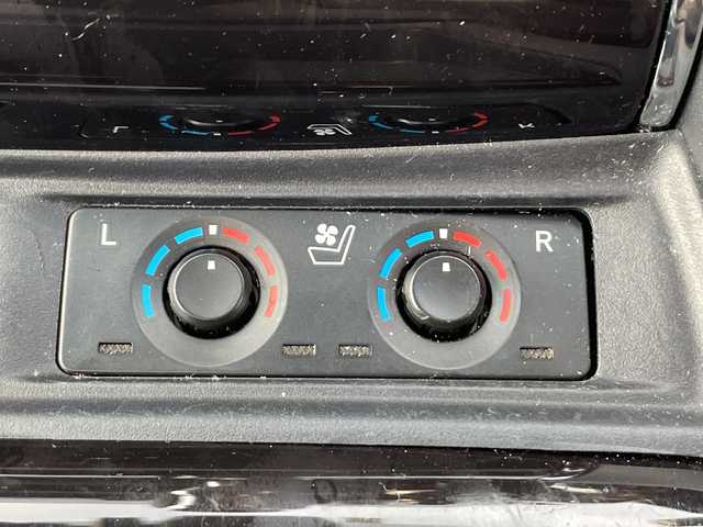 トヨタ アルファード S Cパッケージ 岐阜県 2023(令5)年 4万km ホワイトパールクリスタルシャイン 登録時走行距離40102ｋｍ/ＪＢＬサウンド/ダブルサンルーフ/後席モニター（フリップダウンモニター）/両側パワースライドドア/デジタルインナーミラー/ＬＥＤルームランプ/全方位カメラ（アラウンドビューモニター）/ブラインドスポットモニター/コーナーセンサー前後/電動リアゲート/純正９インチナビ/レーンキープアシスト/ドライブレコーダー/100ｖ電源/ステアリングヒーター/純正フロアマット/純正アルミホイール/前席＋二列目パワーシート/前席シートヒーター/前席エアシート/ビルトインETC/パーキングアシスト/後席サンシェード/ドアバイザー/HDMI/電動リアゲート/フルセグテレビ/オートマチックハイビーム