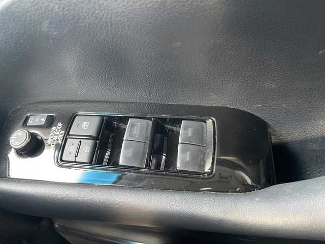 トヨタ アルファード S Cパッケージ 岐阜県 2023(令5)年 4万km ホワイトパールクリスタルシャイン 登録時走行距離40102ｋｍ/ＪＢＬサウンド/ダブルサンルーフ/後席モニター（フリップダウンモニター）/両側パワースライドドア/デジタルインナーミラー/ＬＥＤルームランプ/全方位カメラ（アラウンドビューモニター）/ブラインドスポットモニター/コーナーセンサー前後/電動リアゲート/純正９インチナビ/レーンキープアシスト/ドライブレコーダー/100ｖ電源/ステアリングヒーター/純正フロアマット/純正アルミホイール/前席＋二列目パワーシート/前席シートヒーター/前席エアシート/ビルトインETC/パーキングアシスト/後席サンシェード/ドアバイザー/HDMI/電動リアゲート/フルセグテレビ/オートマチックハイビーム