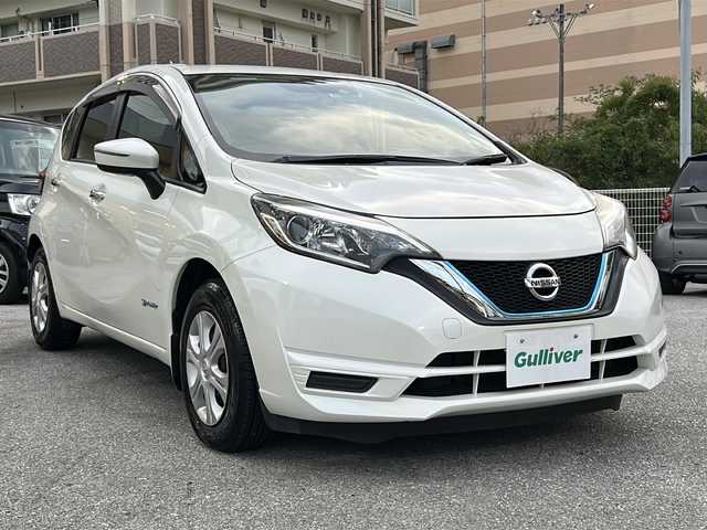 日産 ノート e－パワー X 沖縄県 2017(平29)年 7万km ブリリアントホワイトパール 純正ナビ/（AM/FM/CD/DVD/BT/フルセグＴＶ）/エマジェンシーブレーキ/衝突軽減システム/横滑り防止機能/レーンキープアシスト/ETC/ステアリングスイッチ/バックカメラ/電動格納ミラー/純正フロアマット/オートライト/プッシュスタート