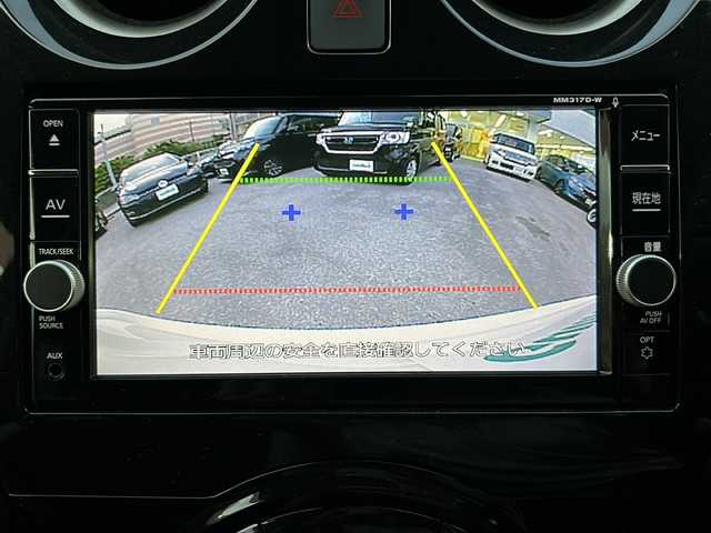 日産 ノート e－パワー X 沖縄県 2017(平29)年 7万km ブリリアントホワイトパール 純正ナビ/（AM/FM/CD/DVD/BT/フルセグＴＶ）/エマジェンシーブレーキ/衝突軽減システム/横滑り防止機能/レーンキープアシスト/ETC/ステアリングスイッチ/バックカメラ/電動格納ミラー/純正フロアマット/オートライト/プッシュスタート