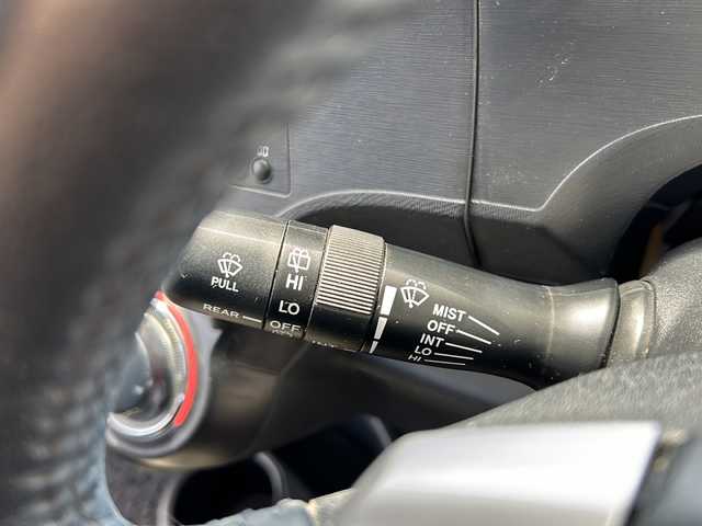 トヨタ アクア G 三重県 2013(平25)年 7.3万km ライムホワイトパールクリスタルシャイン 登録時72680km/ワンオーナー/禁煙車/純正ナビ/（AM/FM/TV/Bluetooth）/ワンセグTV/バックカメラ/ETC/ステアリングスイッチ/プッシュスタート/純正フロアマット/スペアキー