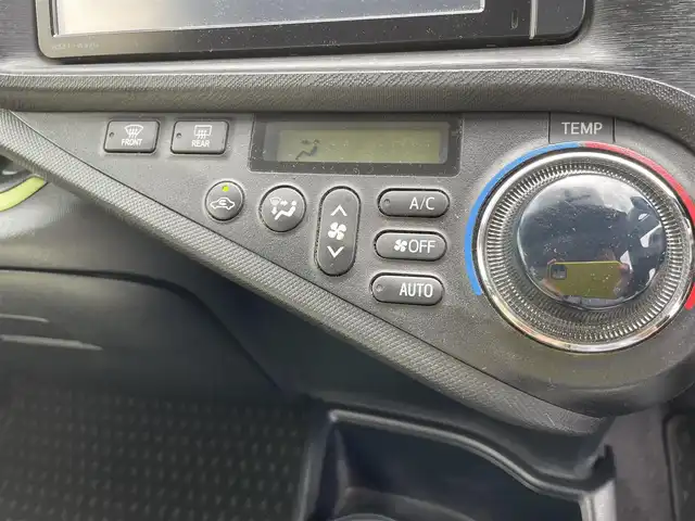 トヨタ アクア S 石川県 2013(平25)年 7.9万km ライムホワイトパールクリスタルシャイン 純正メモリーナビ/フルセグTV/CD/DVD再生/キーレス/社外アルミホイール/電動ミラー/アイドリングストップ/ETC