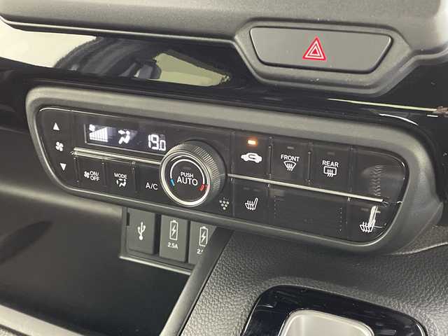 ホンダ Ｎ ＢＯＸ カスタム L ターボ 新潟県 2023(令5)年 4.4万km クリスタルブラックパール 純正メモリナビ/・AM/FM/CD/DVD/Bluetooth/フルセグ/バックモニター/ターボ/両側パワースライドドア/衝突被害軽減システム/レーンキープアシスト/アダプティブクルーズコントロ―ル/ETC/前後ドライブレコーダー/ハーフレザーシート/シートヒーター/純正LEDヘッドライト/オートライト/オートマチックハイビーム/純正フロアマット/純正15インチAW夏タイヤ/パーキングアシスト/ABS/横滑り防止機能/リアコーナーセンサー/オートブレーキホールド/パドルシフト/ステアリングスイッチ/保証書/取扱説明書
