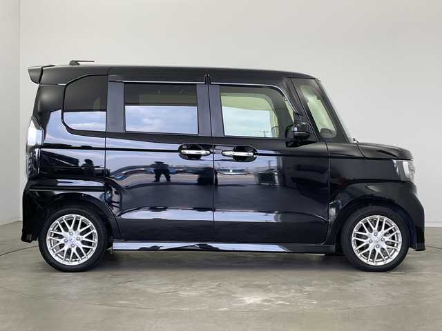 ホンダ Ｎ ＢＯＸ カスタム L ターボ 新潟県 2023(令5)年 4.4万km クリスタルブラックパール 純正メモリナビ/・AM/FM/CD/DVD/Bluetooth/フルセグ/バックモニター/ターボ/両側パワースライドドア/衝突被害軽減システム/レーンキープアシスト/アダプティブクルーズコントロ―ル/ETC/前後ドライブレコーダー/ハーフレザーシート/シートヒーター/純正LEDヘッドライト/オートライト/オートマチックハイビーム/純正フロアマット/純正15インチAW夏タイヤ/パーキングアシスト/ABS/横滑り防止機能/リアコーナーセンサー/オートブレーキホールド/パドルシフト/ステアリングスイッチ/保証書/取扱説明書