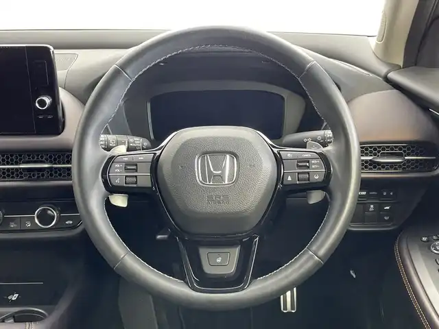 ホンダ ＺＲ－Ｖ ハイブリッド e:HEV Z 新潟県 2023(令5)年 3.3万km スーパープラチナグレーメタリック ホンダセンシング/ブラインドスポットインフォメーション/後退出庫サポート/アダプティブドライビングビーム/マルチビューカメラシステム/本革シート/前席パワーシート/前席シートヒーター/BOSEサウンド/ハンズフリーアクセスパワーテールゲート/純正メーカーOPナビ/ビルトインETC2.0/ステアリングスイッチ/ステアリングヒーター/パドルシフト/フルセグTV/置くだけ充電/前後ミラー型ドライブレコーダー/オートライト/LEDヘッドライト/フロアマット