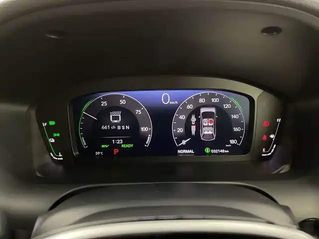 ホンダ ＺＲ－Ｖ ハイブリッド e:HEV Z 新潟県 2023(令5)年 3.3万km スーパープラチナグレーメタリック ホンダセンシング/ブラインドスポットインフォメーション/後退出庫サポート/アダプティブドライビングビーム/マルチビューカメラシステム/本革シート/前席パワーシート/前席シートヒーター/BOSEサウンド/ハンズフリーアクセスパワーテールゲート/純正メーカーOPナビ/ビルトインETC2.0/ステアリングスイッチ/ステアリングヒーター/パドルシフト/フルセグTV/置くだけ充電/前後ミラー型ドライブレコーダー/オートライト/LEDヘッドライト/フロアマット