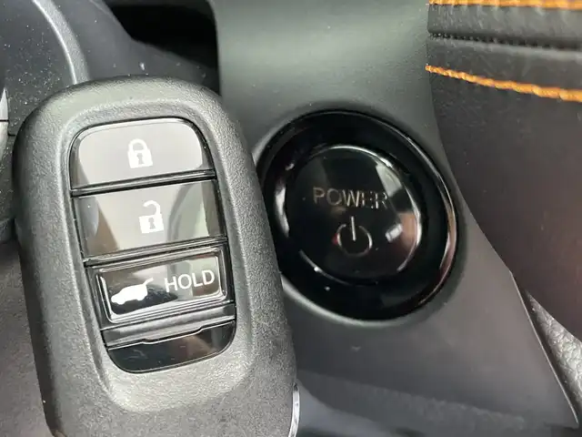 ホンダ ＺＲ－Ｖ ハイブリッド e:HEV Z 新潟県 2023(令5)年 3.3万km スーパープラチナグレーメタリック ホンダセンシング/ブラインドスポットインフォメーション/後退出庫サポート/アダプティブドライビングビーム/マルチビューカメラシステム/本革シート/前席パワーシート/前席シートヒーター/BOSEサウンド/ハンズフリーアクセスパワーテールゲート/純正メーカーOPナビ/ビルトインETC2.0/ステアリングスイッチ/ステアリングヒーター/パドルシフト/フルセグTV/置くだけ充電/前後ミラー型ドライブレコーダー/オートライト/LEDヘッドライト/フロアマット