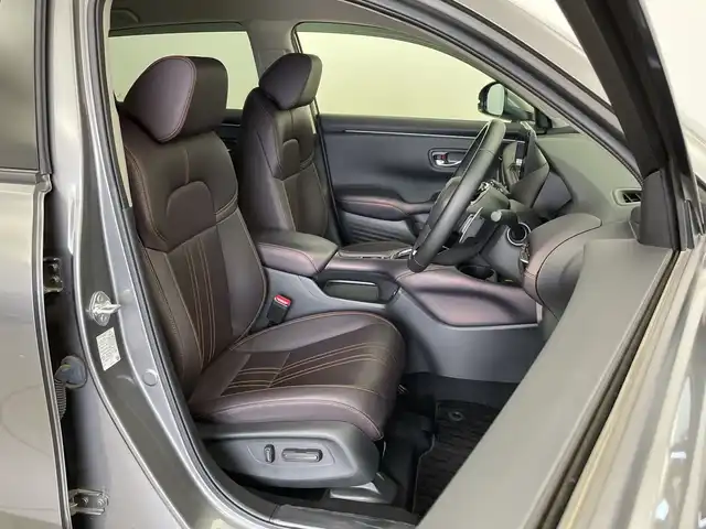 ホンダ ＺＲ－Ｖ ハイブリッド e:HEV Z 新潟県 2023(令5)年 3.3万km スーパープラチナグレーメタリック ホンダセンシング/ブラインドスポットインフォメーション/後退出庫サポート/アダプティブドライビングビーム/マルチビューカメラシステム/本革シート/前席パワーシート/前席シートヒーター/BOSEサウンド/ハンズフリーアクセスパワーテールゲート/純正メーカーOPナビ/ビルトインETC2.0/ステアリングスイッチ/ステアリングヒーター/パドルシフト/フルセグTV/置くだけ充電/前後ミラー型ドライブレコーダー/オートライト/LEDヘッドライト/フロアマット