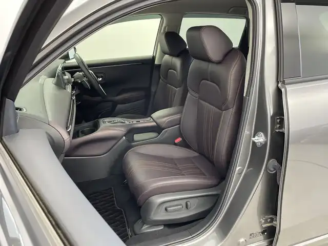 ホンダ ＺＲ－Ｖ ハイブリッド e:HEV Z 新潟県 2023(令5)年 3.3万km スーパープラチナグレーメタリック ホンダセンシング/ブラインドスポットインフォメーション/後退出庫サポート/アダプティブドライビングビーム/マルチビューカメラシステム/本革シート/前席パワーシート/前席シートヒーター/BOSEサウンド/ハンズフリーアクセスパワーテールゲート/純正メーカーOPナビ/ビルトインETC2.0/ステアリングスイッチ/ステアリングヒーター/パドルシフト/フルセグTV/置くだけ充電/前後ミラー型ドライブレコーダー/オートライト/LEDヘッドライト/フロアマット