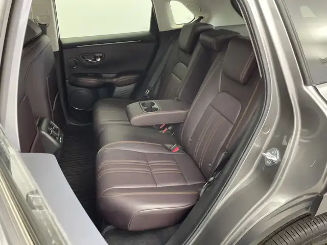 ホンダ ＺＲ－Ｖ ハイブリッド e:HEV Z 新潟県 2023(令5)年 3.3万km スーパープラチナグレーメタリック ホンダセンシング/ブラインドスポットインフォメーション/後退出庫サポート/アダプティブドライビングビーム/マルチビューカメラシステム/本革シート/前席パワーシート/前席シートヒーター/BOSEサウンド/ハンズフリーアクセスパワーテールゲート/純正メーカーOPナビ/ビルトインETC2.0/ステアリングスイッチ/ステアリングヒーター/パドルシフト/フルセグTV/置くだけ充電/前後ミラー型ドライブレコーダー/オートライト/LEDヘッドライト/フロアマット