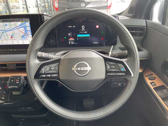 日産 サクラ G 愛知県 2023(令5)年 1.1万km ブラック プロパイロット/純正９型ディスプレイオーディオ（ナビあり）/全方位カメラ/レーダークルーズコントロール/シートヒーター/バックカメラ/コーナーセンサー/純正アルミホイール/ＥＴＣ２．０/LEDヘッドライト/ステアリングヒーター/衝突軽減システム/フルセグ/Bluetooth/ドライブレコーダー/ステアリングスイッチ/スマートキー/プッシュスタート