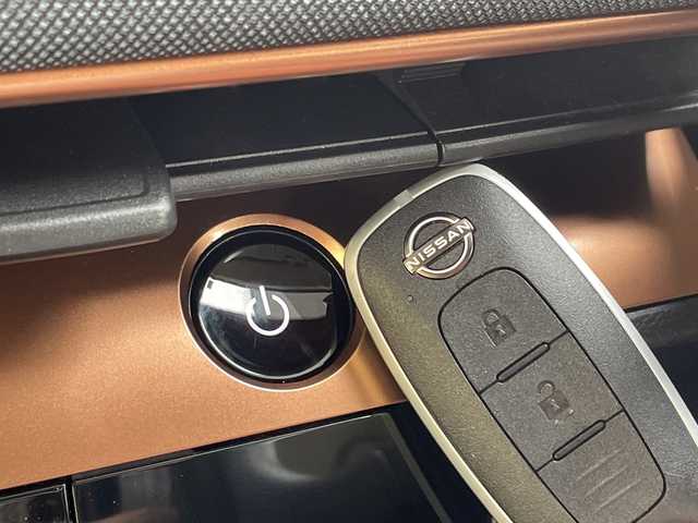 日産 サクラ G 愛知県 2023(令5)年 1.1万km ブラック プロパイロット/純正９型ディスプレイオーディオ（ナビあり）/全方位カメラ/レーダークルーズコントロール/シートヒーター/バックカメラ/コーナーセンサー/純正アルミホイール/ＥＴＣ２．０/LEDヘッドライト/ステアリングヒーター/衝突軽減システム/フルセグ/Bluetooth/ドライブレコーダー/ステアリングスイッチ/スマートキー/プッシュスタート