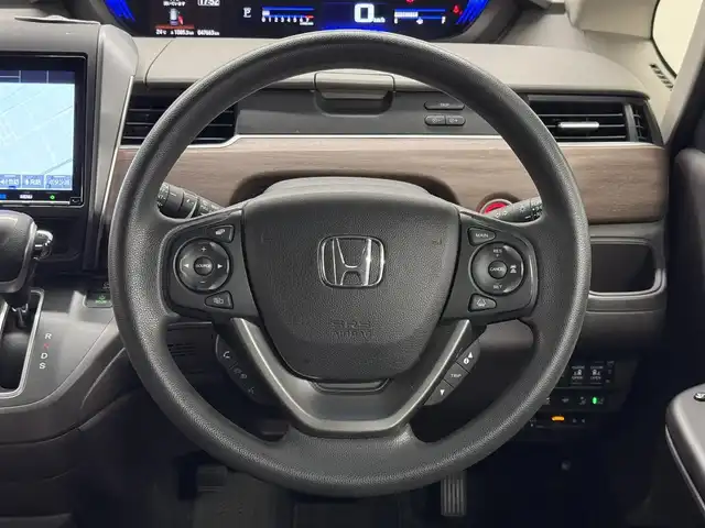 ホンダ フリード G ホンダセンシング 三重県 2020(令2)年 4.8万km クリスタルブラックパール ガソリン/FF/インパネCVT/純正 9インチナビ VXM-217VFNi/（CD/DVD/FM/AM/TV/SD/MusicRack/USB/iPod/Bluetooth/CarPlay）/バックカメラ/両側パワースライドドア/ドライブレコーダー 前後/ビルトイン ETC/Honda SENSING/・衝突軽減ブレーキ［CMBS］/・車線維持支援システム［LKAS］/・アダプティブクルーズコントロール［ACC］/・路外逸脱抑制機能/・標識認識機能/・先行車発進お知らせ機能/・VSA（ABS＋TRC、横すべり抑制）/など/装備/・シートヒーター（D/N）/・オートエアコン/・オートライト/・ステアリングスイッチ/・インフォメーションディスプレイ/・ECONスイッチ/・電動格納ドアミラー/・プッシュスタート/・スマートキーx2/・純正ホイールキャップ＋15インチスチールホイール/・保/取/など