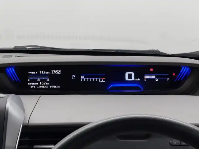 ホンダ フリード G ホンダセンシング 三重県 2020(令2)年 4.8万km クリスタルブラックパール ガソリン/FF/インパネCVT/純正 9インチナビ VXM-217VFNi/（CD/DVD/FM/AM/TV/SD/MusicRack/USB/iPod/Bluetooth/CarPlay）/バックカメラ/両側パワースライドドア/ドライブレコーダー 前後/ビルトイン ETC/Honda SENSING/・衝突軽減ブレーキ［CMBS］/・車線維持支援システム［LKAS］/・アダプティブクルーズコントロール［ACC］/・路外逸脱抑制機能/・標識認識機能/・先行車発進お知らせ機能/・VSA（ABS＋TRC、横すべり抑制）/など/装備/・シートヒーター（D/N）/・オートエアコン/・オートライト/・ステアリングスイッチ/・インフォメーションディスプレイ/・ECONスイッチ/・電動格納ドアミラー/・プッシュスタート/・スマートキーx2/・純正ホイールキャップ＋15インチスチールホイール/・保/取/など
