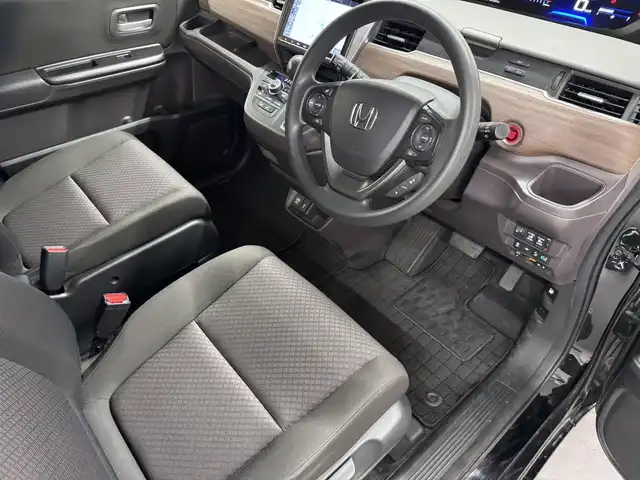 ホンダ フリード G ホンダセンシング 三重県 2020(令2)年 4.8万km クリスタルブラックパール ガソリン/FF/インパネCVT/純正 9インチナビ VXM-217VFNi/（CD/DVD/FM/AM/TV/SD/MusicRack/USB/iPod/Bluetooth/CarPlay）/バックカメラ/両側パワースライドドア/ドライブレコーダー 前後/ビルトイン ETC/Honda SENSING/・衝突軽減ブレーキ［CMBS］/・車線維持支援システム［LKAS］/・アダプティブクルーズコントロール［ACC］/・路外逸脱抑制機能/・標識認識機能/・先行車発進お知らせ機能/・VSA（ABS＋TRC、横すべり抑制）/など/装備/・シートヒーター（D/N）/・オートエアコン/・オートライト/・ステアリングスイッチ/・インフォメーションディスプレイ/・ECONスイッチ/・電動格納ドアミラー/・プッシュスタート/・スマートキーx2/・純正ホイールキャップ＋15インチスチールホイール/・保/取/など