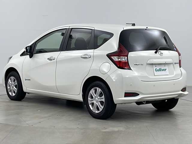 日産 ノート e－パワー B FOUR 富山県 2020(令2)年 0.7万km ホワイト ・4WD/・社外ナビ/　CD/DVD/BT/・フルセグTV/・全方位カメラ/・デジタルインナーミラー/・社外ドライブレコーダー/・コーナーセンサー/・衝突軽減/・レーンキープ/・横滑り防止/・純正フロアマット/・オートライト/・LEDヘッドライト