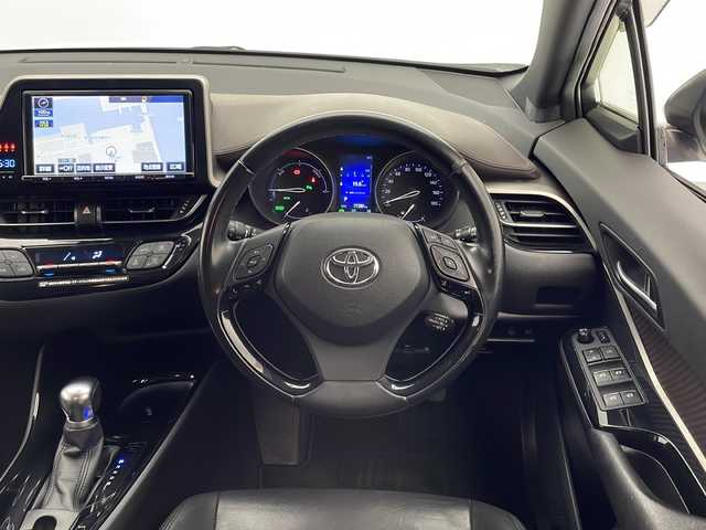 トヨタ Ｃ－ＨＲ G 宮崎県 2017(平29)年 7.8万km ホワイトパールクリスタルシャイン 禁煙車/トヨタセーフティセンス/純正9型ナビTV/（NSZT-Y66T/CD/DVD/Bluetooth/フルセグTV)/純正バックカメラ/純正モデリスタエアロ/純正ビルトイン2.0ETC/純正LEDオートライト/純正LEDフォグ/純正18インチアルミ/純正フロアマット/社外ドライブレコーダー/黒本革シート/アダプティブクルーズコントロール/プリクラッシュセーフティ/レーンディパーチャーアラート/オートマチックハイビーム/ブラインドスポットモニター/クリアランスソナー/電子パーキング/オートホールド/前席シートヒーター/デュアルオートエアコン（ナノイー）/本革巻ハンドル/スマートキー/プッシュエンジンスタート/新車時保証書/取扱い説明書