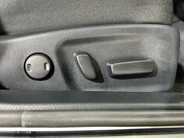 トヨタ クラウン アスリート S-T 神奈川県 2016(平28)年 4.1万km ホワイトパールクリスタルシャイン 純正8型SDナビゲーション/フルセグ　CD DVD　SDREC Bluetooth　USB　AUX　AM　FM/バックカメラ/クルーズコントロール/アイドリングストップ/ECO/SOSコール/純正ビルトインETC/前席パワーシート/革巻きステアリング/パドルシフト/プッシュスタート/スマートキー/純正17インチアルミホイール/純正リアアンダースポイラー/LEDヘッドランプ/LEDフロントフォグランプ/オートライト/スペアキー