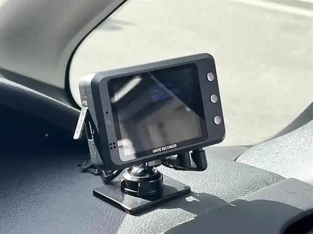 日産 セレナ ハイウェイスターVセレクションⅡ 滋賀県 2019(令1)年 4.7万km ブリリアントシルバー 純正９インチナビ/全方位カメラ/純正フリップダウンモニター/両側パワースライドドア/プロパイロット/-インテリジェントクルーズコントロール/-ステアリングアシスト/クリアランスソナー/前後ドラレコ/デジタルインナーミラー/電動パーキングブレーキ/オートブレーキホールド/ＬＥＤヘッドライト/オートマチックハイビーム/ビルトインＥＴＣ/プッシュスタート/純正フロアマット/エンジンスターター/スマートキー/ステアリングリモコン/衝突被害軽減システム/横滑り防止装置/レーンキープアシスト/盗難防止装置/カーテンエアバック