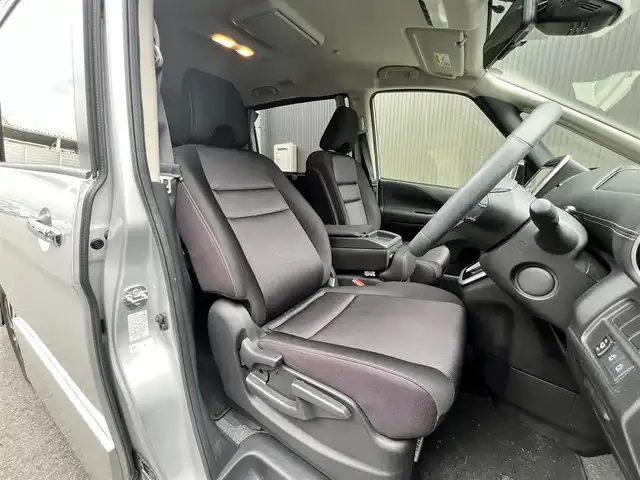 日産 セレナ ハイウェイスターVセレクションⅡ 滋賀県 2019(令1)年 4.7万km ブリリアントシルバー 純正９インチナビ/全方位カメラ/純正フリップダウンモニター/両側パワースライドドア/プロパイロット/-インテリジェントクルーズコントロール/-ステアリングアシスト/クリアランスソナー/前後ドラレコ/デジタルインナーミラー/電動パーキングブレーキ/オートブレーキホールド/ＬＥＤヘッドライト/オートマチックハイビーム/ビルトインＥＴＣ/プッシュスタート/純正フロアマット/エンジンスターター/スマートキー/ステアリングリモコン/衝突被害軽減システム/横滑り防止装置/レーンキープアシスト/盗難防止装置/カーテンエアバック