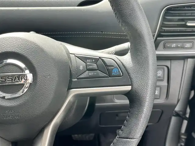 日産 セレナ ハイウェイスターVセレクションⅡ 滋賀県 2019(令1)年 4.7万km ブリリアントシルバー 純正９インチナビ/全方位カメラ/純正フリップダウンモニター/両側パワースライドドア/プロパイロット/-インテリジェントクルーズコントロール/-ステアリングアシスト/クリアランスソナー/前後ドラレコ/デジタルインナーミラー/電動パーキングブレーキ/オートブレーキホールド/ＬＥＤヘッドライト/オートマチックハイビーム/ビルトインＥＴＣ/プッシュスタート/純正フロアマット/エンジンスターター/スマートキー/ステアリングリモコン/衝突被害軽減システム/横滑り防止装置/レーンキープアシスト/盗難防止装置/カーテンエアバック