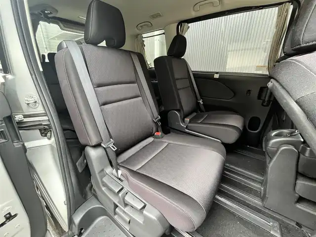 日産 セレナ ハイウェイスターVセレクションⅡ 滋賀県 2019(令1)年 4.7万km ブリリアントシルバー 純正９インチナビ/全方位カメラ/純正フリップダウンモニター/両側パワースライドドア/プロパイロット/-インテリジェントクルーズコントロール/-ステアリングアシスト/クリアランスソナー/前後ドラレコ/デジタルインナーミラー/電動パーキングブレーキ/オートブレーキホールド/ＬＥＤヘッドライト/オートマチックハイビーム/ビルトインＥＴＣ/プッシュスタート/純正フロアマット/エンジンスターター/スマートキー/ステアリングリモコン/衝突被害軽減システム/横滑り防止装置/レーンキープアシスト/盗難防止装置/カーテンエアバック