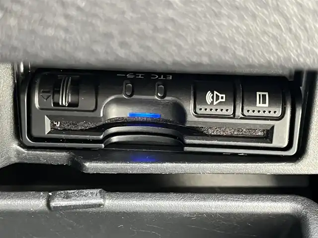 日産 セレナ ハイウェイスターVセレクションⅡ 滋賀県 2019(令1)年 4.7万km ブリリアントシルバー 純正９インチナビ/全方位カメラ/純正フリップダウンモニター/両側パワースライドドア/プロパイロット/-インテリジェントクルーズコントロール/-ステアリングアシスト/クリアランスソナー/前後ドラレコ/デジタルインナーミラー/電動パーキングブレーキ/オートブレーキホールド/ＬＥＤヘッドライト/オートマチックハイビーム/ビルトインＥＴＣ/プッシュスタート/純正フロアマット/エンジンスターター/スマートキー/ステアリングリモコン/衝突被害軽減システム/横滑り防止装置/レーンキープアシスト/盗難防止装置/カーテンエアバック