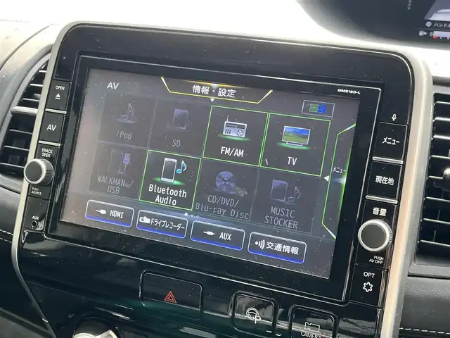 日産 セレナ ハイウェイスターVセレクションⅡ 滋賀県 2019(令1)年 4.7万km ブリリアントシルバー 純正９インチナビ/全方位カメラ/純正フリップダウンモニター/両側パワースライドドア/プロパイロット/-インテリジェントクルーズコントロール/-ステアリングアシスト/クリアランスソナー/前後ドラレコ/デジタルインナーミラー/電動パーキングブレーキ/オートブレーキホールド/ＬＥＤヘッドライト/オートマチックハイビーム/ビルトインＥＴＣ/プッシュスタート/純正フロアマット/エンジンスターター/スマートキー/ステアリングリモコン/衝突被害軽減システム/横滑り防止装置/レーンキープアシスト/盗難防止装置/カーテンエアバック