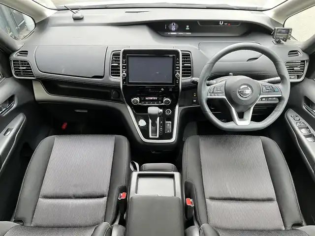 日産 セレナ ハイウェイスターVセレクションⅡ 滋賀県 2019(令1)年 4.7万km ブリリアントシルバー 純正９インチナビ/全方位カメラ/純正フリップダウンモニター/両側パワースライドドア/プロパイロット/-インテリジェントクルーズコントロール/-ステアリングアシスト/クリアランスソナー/前後ドラレコ/デジタルインナーミラー/電動パーキングブレーキ/オートブレーキホールド/ＬＥＤヘッドライト/オートマチックハイビーム/ビルトインＥＴＣ/プッシュスタート/純正フロアマット/エンジンスターター/スマートキー/ステアリングリモコン/衝突被害軽減システム/横滑り防止装置/レーンキープアシスト/盗難防止装置/カーテンエアバック