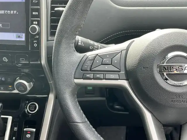 日産 セレナ ハイウェイスターVセレクションⅡ 滋賀県 2019(令1)年 4.7万km ブリリアントシルバー 純正９インチナビ/全方位カメラ/純正フリップダウンモニター/両側パワースライドドア/プロパイロット/-インテリジェントクルーズコントロール/-ステアリングアシスト/クリアランスソナー/前後ドラレコ/デジタルインナーミラー/電動パーキングブレーキ/オートブレーキホールド/ＬＥＤヘッドライト/オートマチックハイビーム/ビルトインＥＴＣ/プッシュスタート/純正フロアマット/エンジンスターター/スマートキー/ステアリングリモコン/衝突被害軽減システム/横滑り防止装置/レーンキープアシスト/盗難防止装置/カーテンエアバック