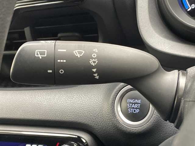 トヨタ ヤリス G 愛知県 2023(令5)年 2.5万km プラチナホワイトパールマイカ トヨタセーフティセンス/純正8型ディスプレイオーディオナビ/CD DVD/Bluetooth/バックカメラ/コーナーセンサー/LEDヘッドライト/レーンキープアシスト/オートマチックハイビーム/ドライブレコーダー/ドライブレコーダー/ETC/衝突軽減システム/スマートキー/プッシュスタート