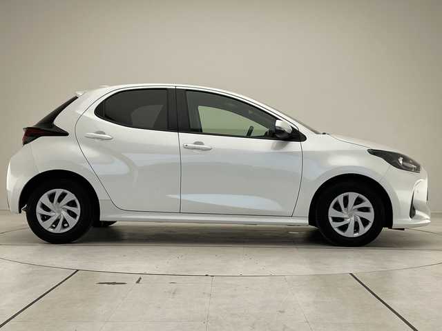 トヨタ ヤリス G 愛知県 2023(令5)年 2.5万km プラチナホワイトパールマイカ トヨタセーフティセンス/純正8型ディスプレイオーディオナビ/CD DVD/Bluetooth/バックカメラ/コーナーセンサー/LEDヘッドライト/レーンキープアシスト/オートマチックハイビーム/ドライブレコーダー/ドライブレコーダー/ETC/衝突軽減システム/スマートキー/プッシュスタート